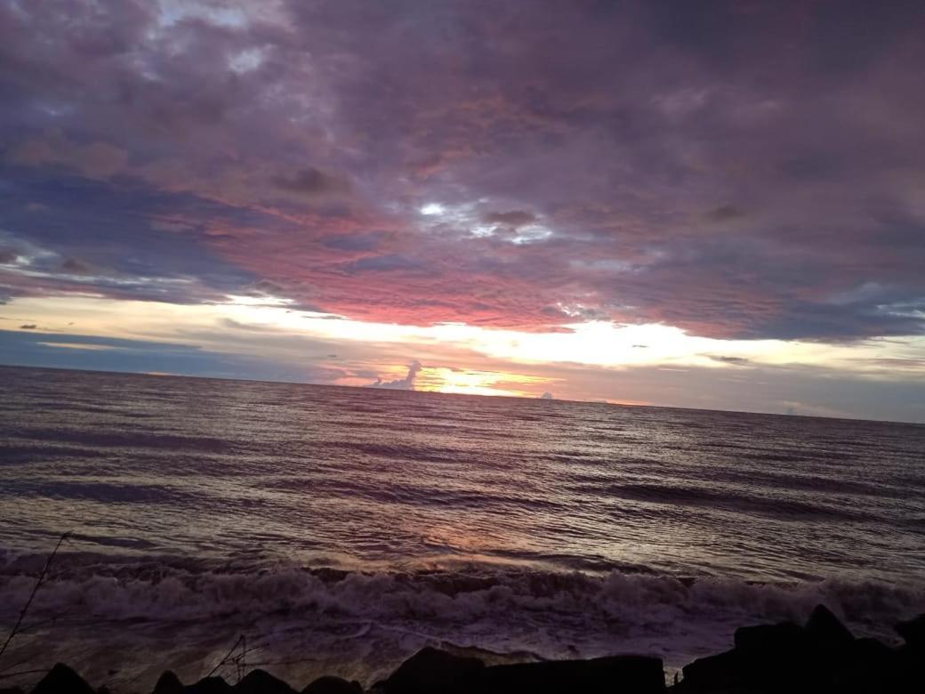 Enocean Homestay Cherai Beach Exterior photo